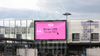 Installation d'un ecran LED fullcolor de 60 m� en fa�ade du magasin Leclerc de Chinon.